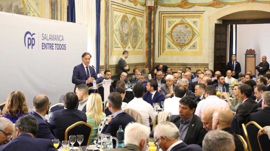 Acto de campaña celebrado en la Hospedería Fonseca