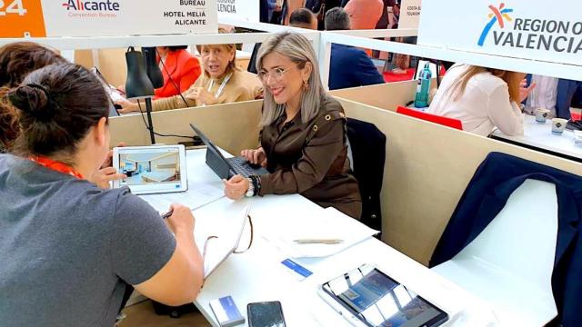 La vicealcaldesa Mari Carmen Sánchez en la primera jornada de la feria de Fráncfort.