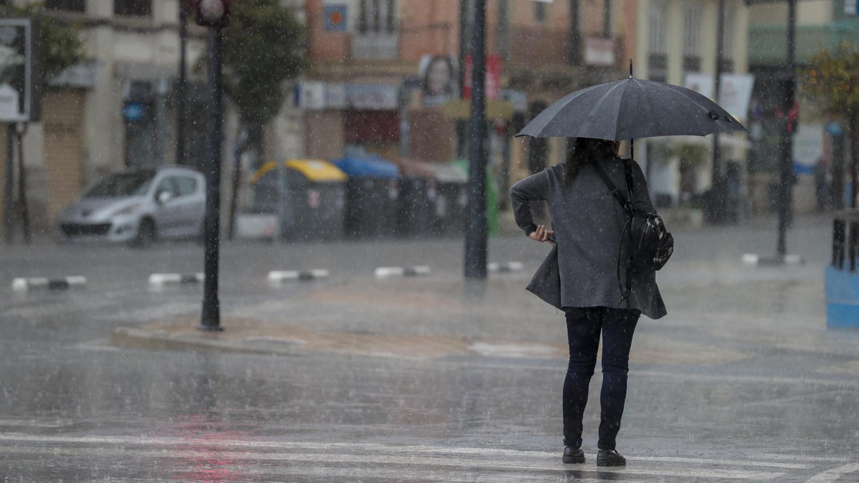 Chubascos con tormentas muy fuertes y persistentes en la mitad sur de la Comunitat.