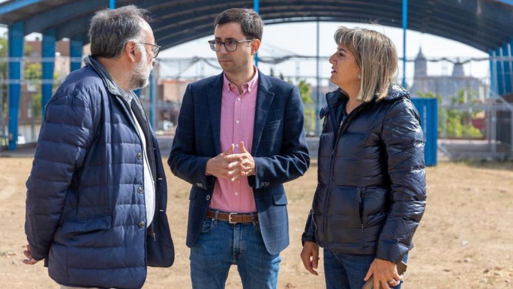 Juan José García Meilán, José Luis Mateos y María Garcia, en el barrio de Vistahermosa