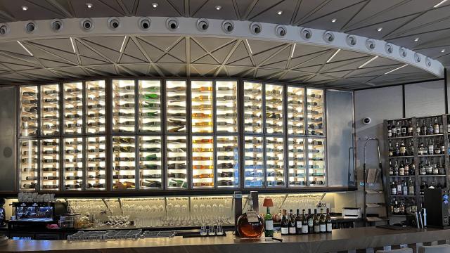 Berria, el restaurante con más de 2000 vinos y cocina de Juanjo Tasquita en la Puerta de Alcalá