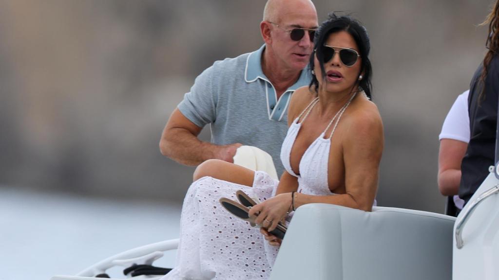 Jeff Bezos y Lauren Sánchez durante sus vacaciones en Francia.