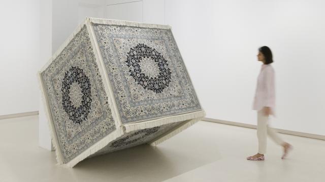 Jorge Macchi: 'Debajo de la alfombra', 2023. Foto: ©Roberto Ruiz / Cortesía Galería Elvira González