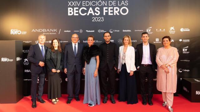 Foto de familia de los premios. De izquierda a derecha: Thys Niermeyer, Mariona Graupera, Andrés Escarpenter, Sol Daurella, Jon Zugazagoitia, Silvia Garriga, Francisco Martínez y Paloma García Peña.