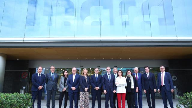 Foto del consejo de administración de Indra, incluido Axel Arendt (situado en el extremo derecha de la foto)