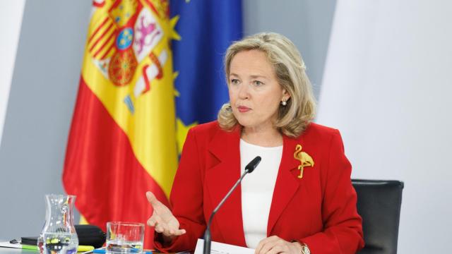 La vicepresidenta primera y ministra de Asuntos Económicos y Transformación Digital, Nadia Calviño, interviene durante una rueda de prensa posterior al Consejo de Ministros del 23 de mayo.
