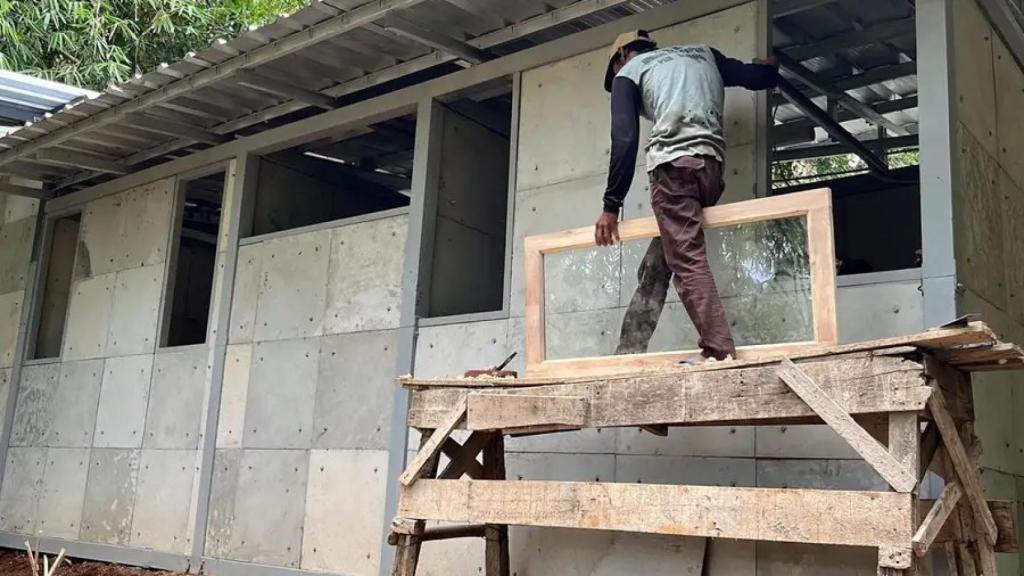 Casa de hormigón creado con pañales desechables