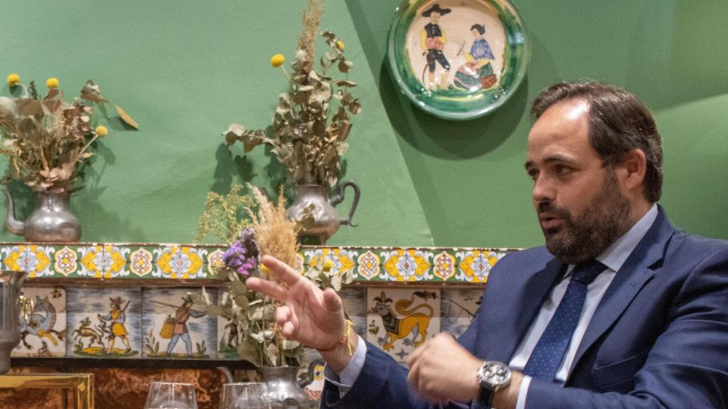 La entrevista se desarrolla en un conocido restaurante toledano.