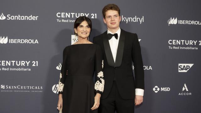 María Eugenia Girón y su hijo en el photocall de 'Las Top 100'
