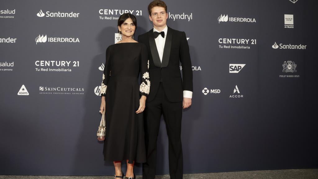 María Eugenia Girón y su hijo en el photocall de 'Las Top 100'
