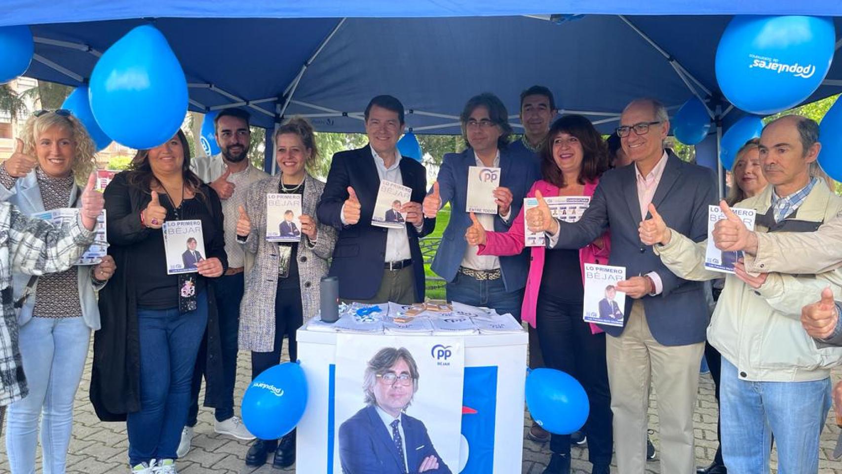 El presidente del PP de Castilla y León, Alfonso Fernández Mañueco, durante su visita a Béjar en campaña electoral