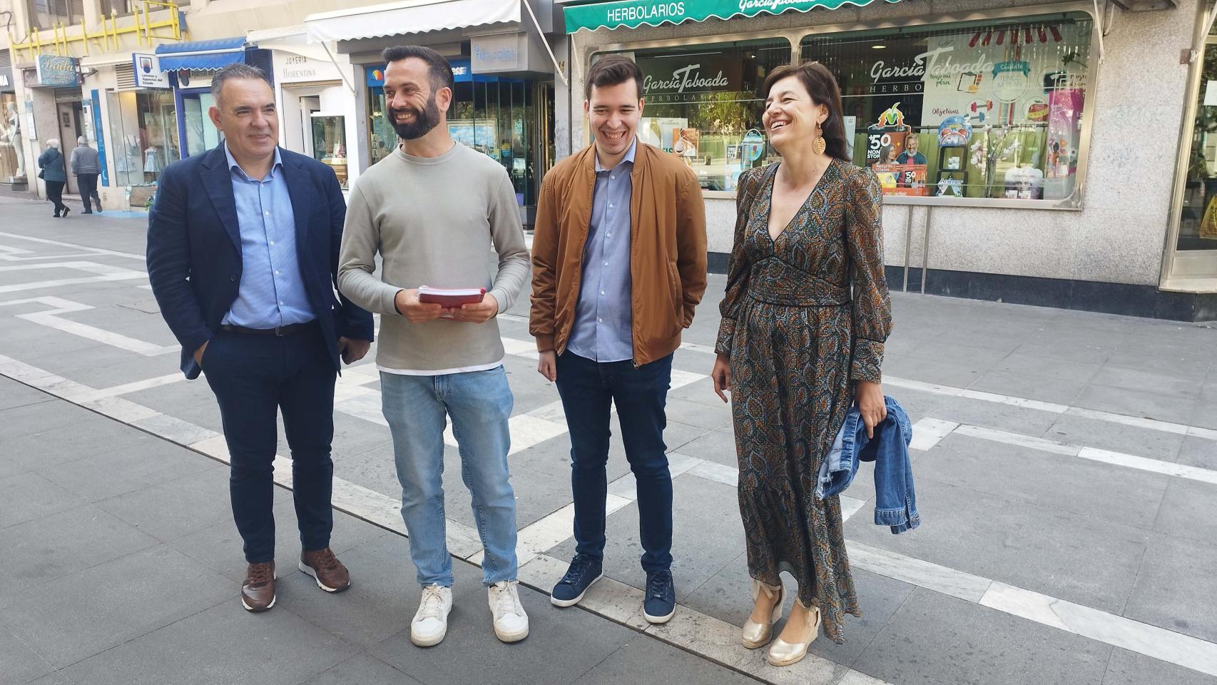 David Gao y parte de su equipo en la calle Santa Clara