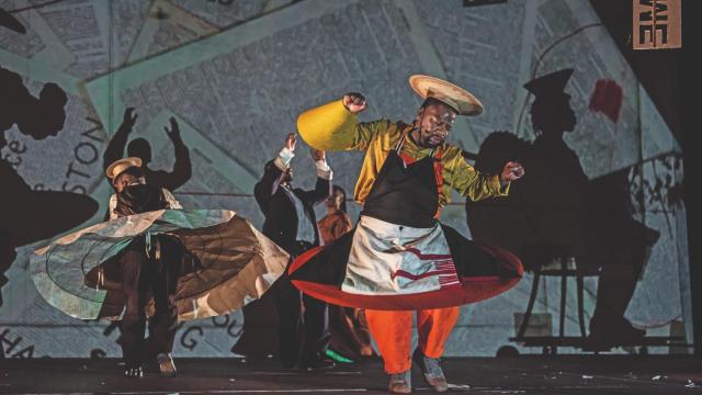 Un momento de la puesta en escena de 'Waiting for the sibyl' de William Kentridge