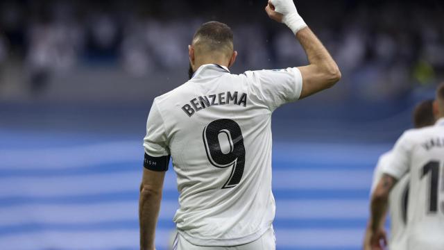 Karim Benzema, celebrando su gol con el Real Madrid con el puño en alto
