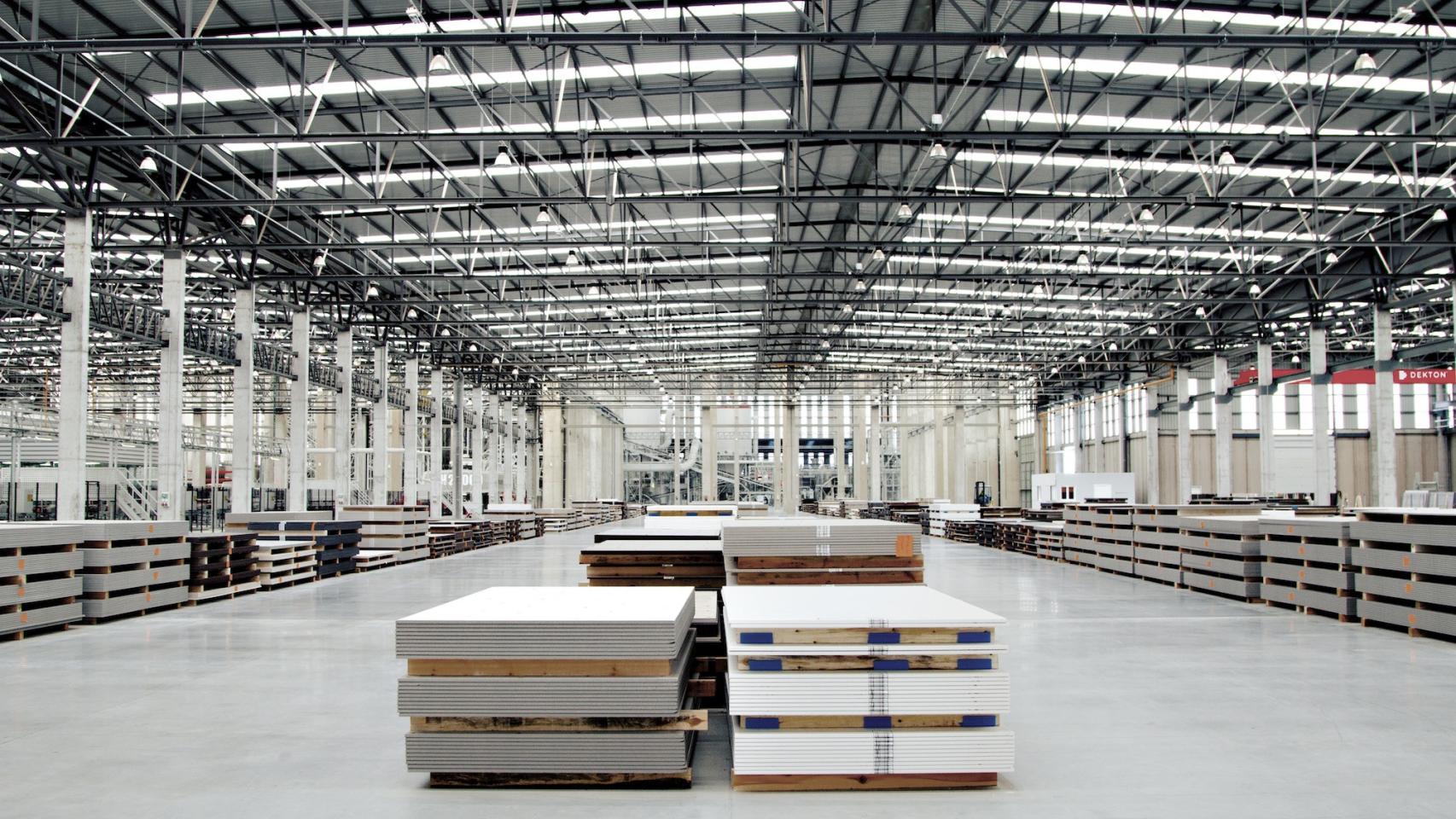 Interior de una fábrica de Cosentino.