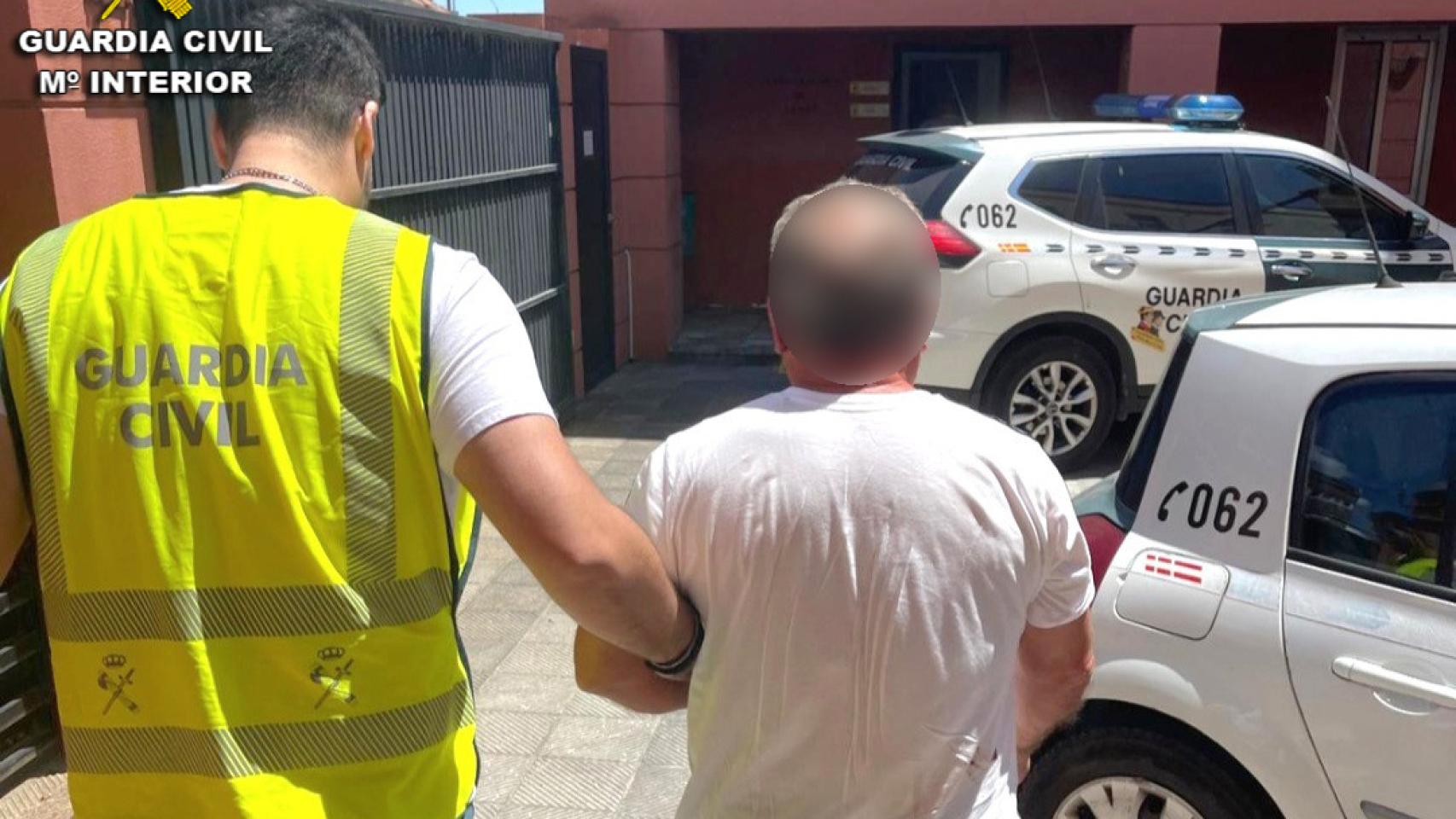 Detenida una persona en Cangas por dañar varios vehículos de alta gama.
