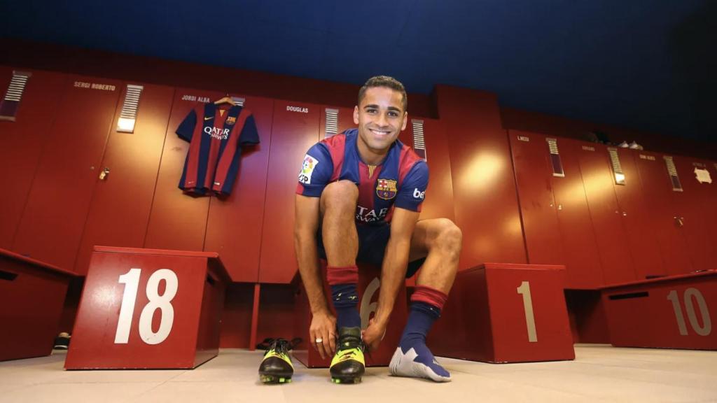 Douglas Santos, en su presentación con el FC Barcelona