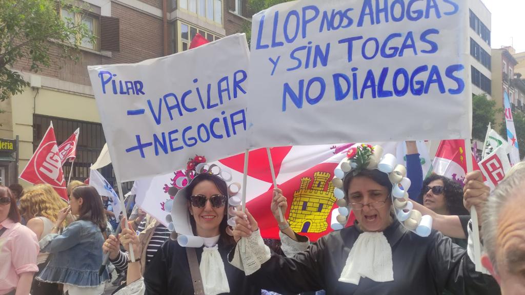 Pancartas en la manifestación de Justicia de Madrid