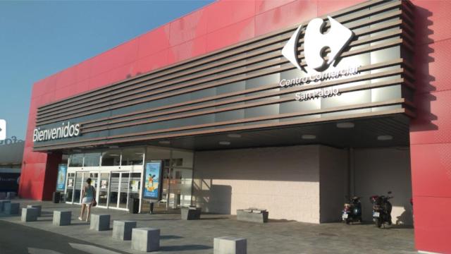 Fachada de un supermercado Carrefour.