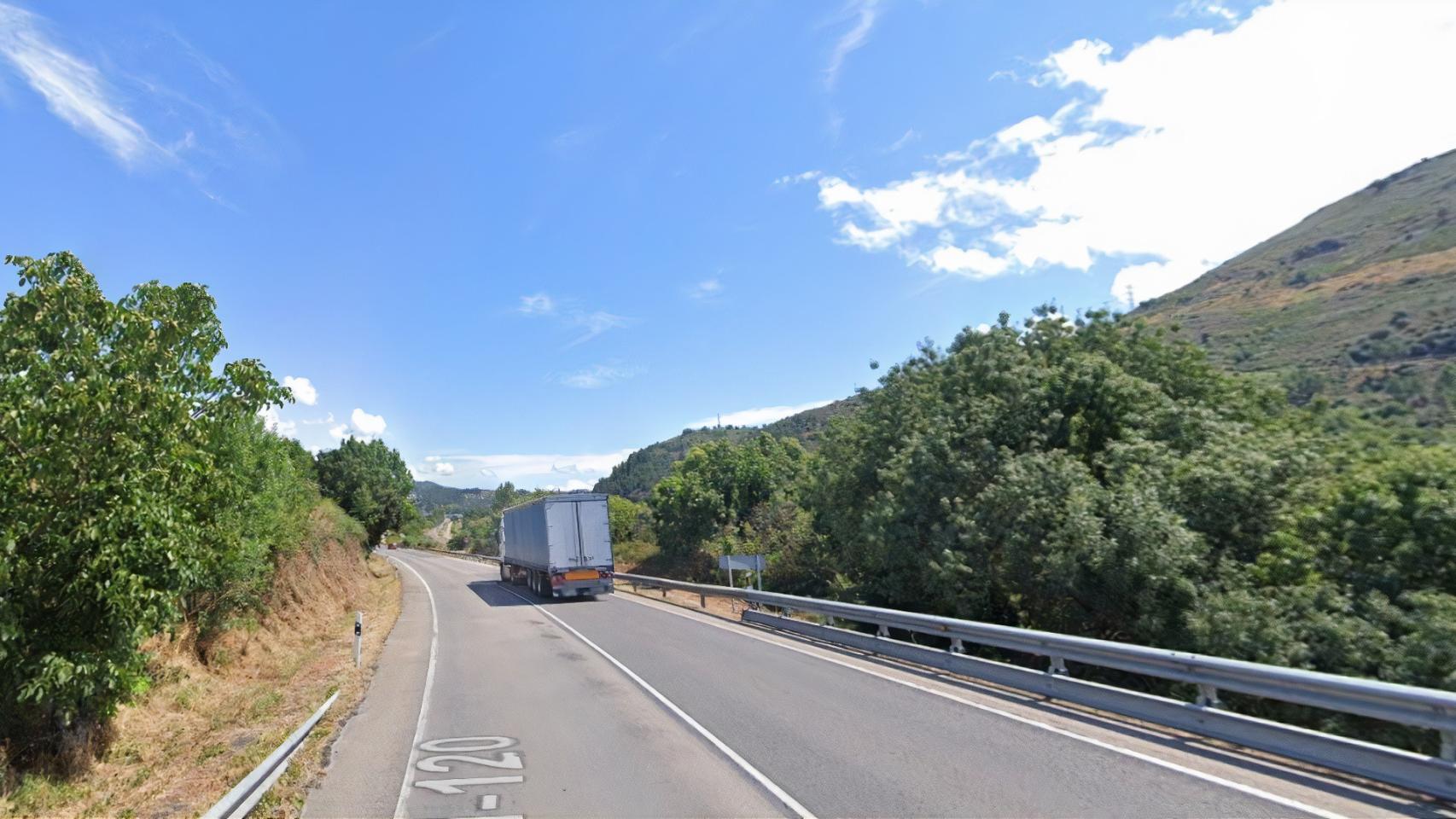 N-120 a la altura del embalse de Valencia do Sil (Ourense).