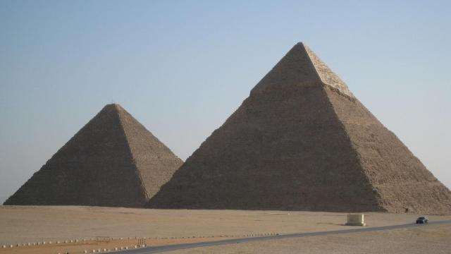 Pirámides, viaje en bicicleta.