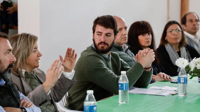 Juan García-Gallardo se reúne en Vitigudino con ganaderos de vacuno