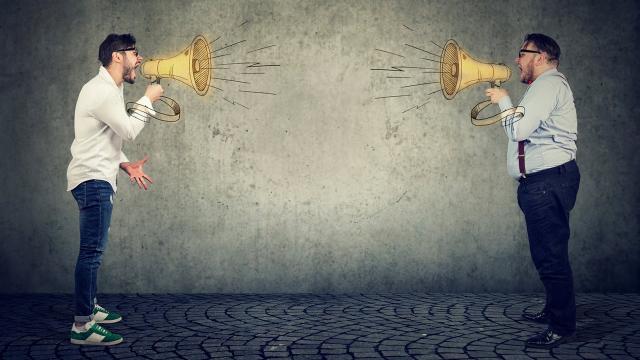 Conseguir que alguien cambie de opinión política es casi imposible.