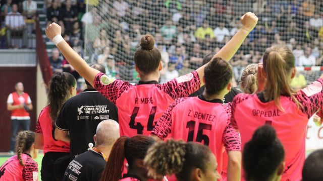 Jugadoras del Atticgo Elche celebrando un gol, este jueves.