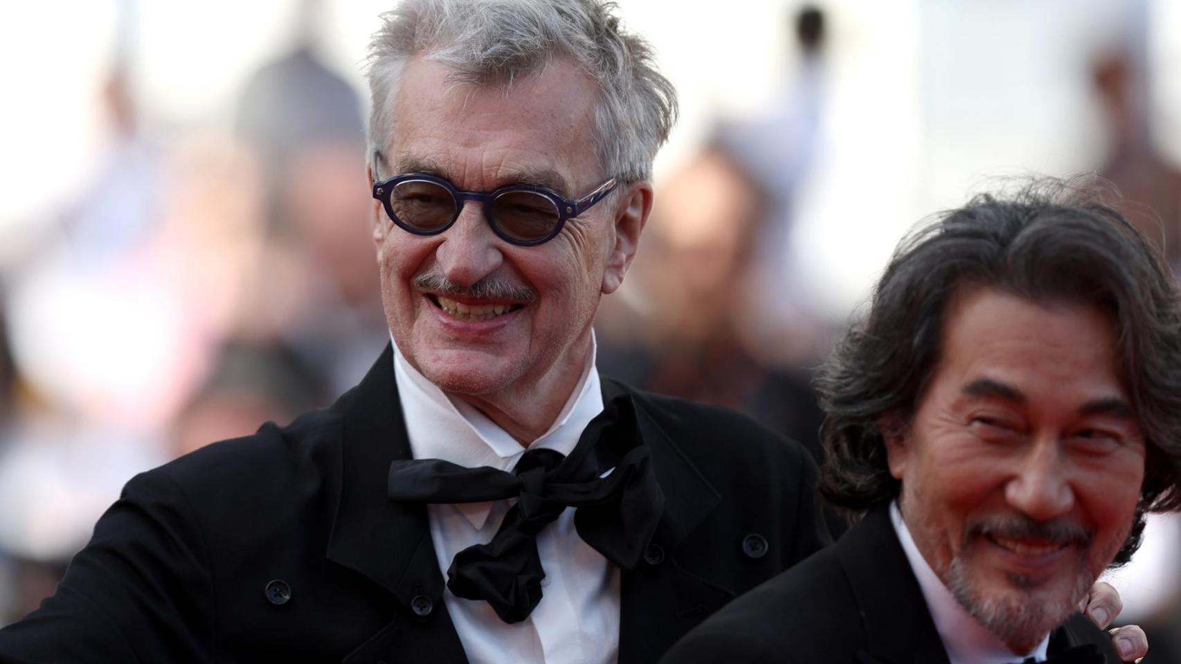 Wim Wenders y el actor Koyi Yakusho en la presentación de 'Perfect Days' en Cannes. Foto: EFE/EPA/Mohammed Badra