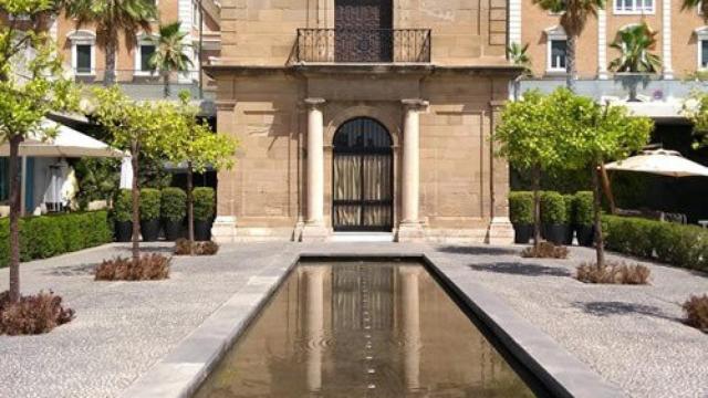 Imagen de la capilla del puerto de Málaga.