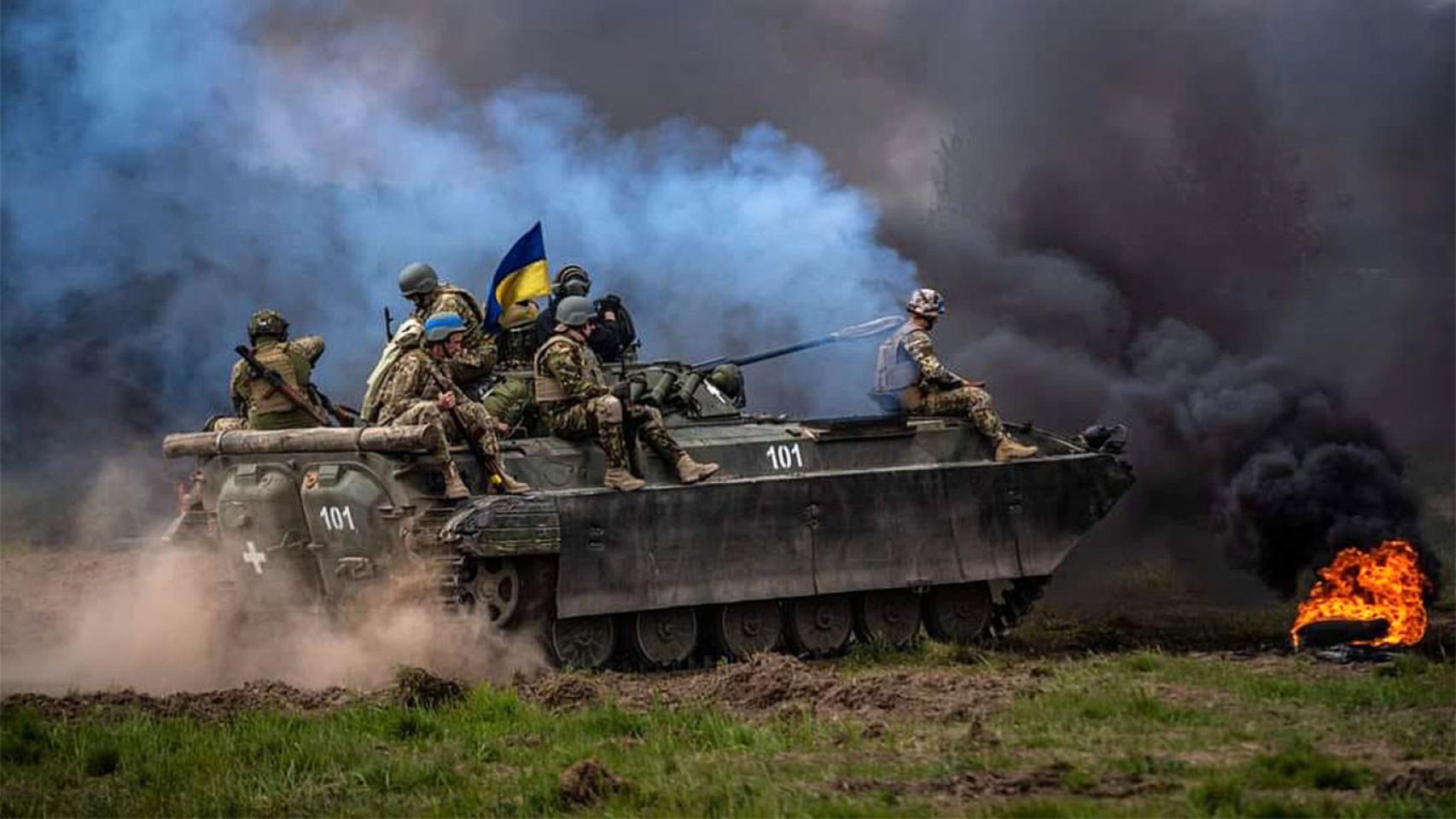 Ejército de Ucrania en un carro de combate.