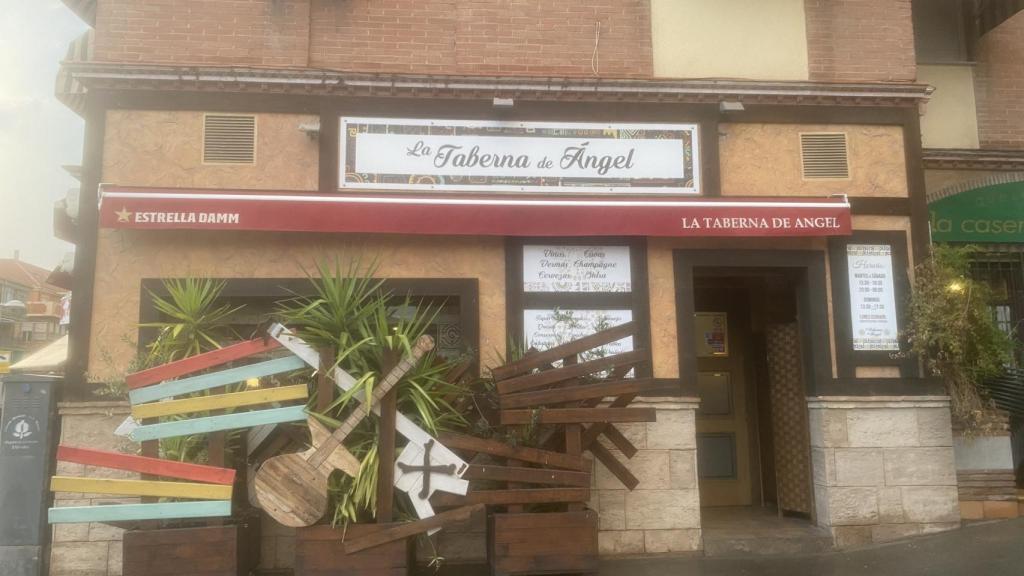 Fachada de la Taberna del Ángel donde supuestamente se fraguó el secuestro de la edil de Maracena.