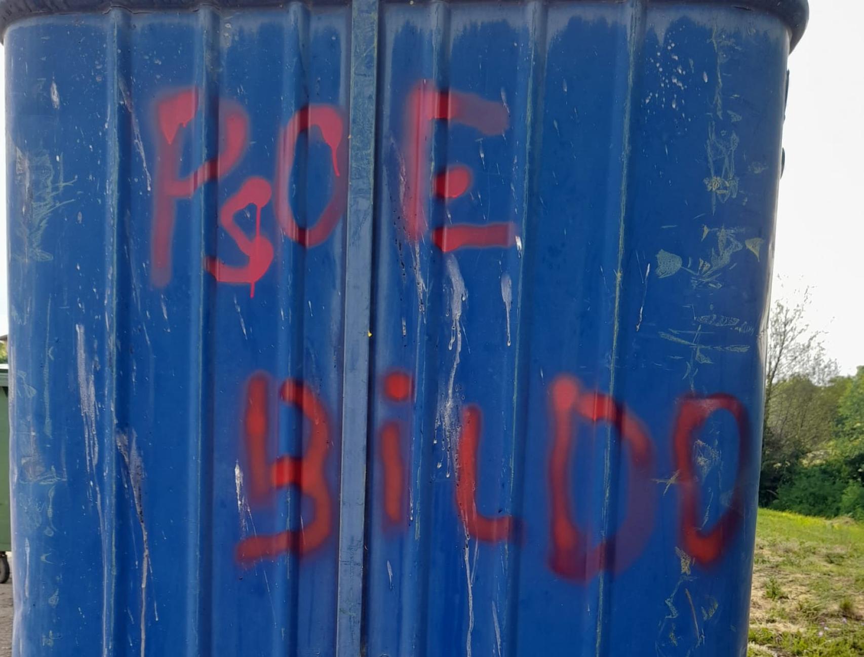 Imagenes contra PP y PSOE en pueblos de Zamora
