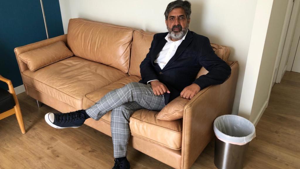 Mansukhani en su consulta en Málaga.