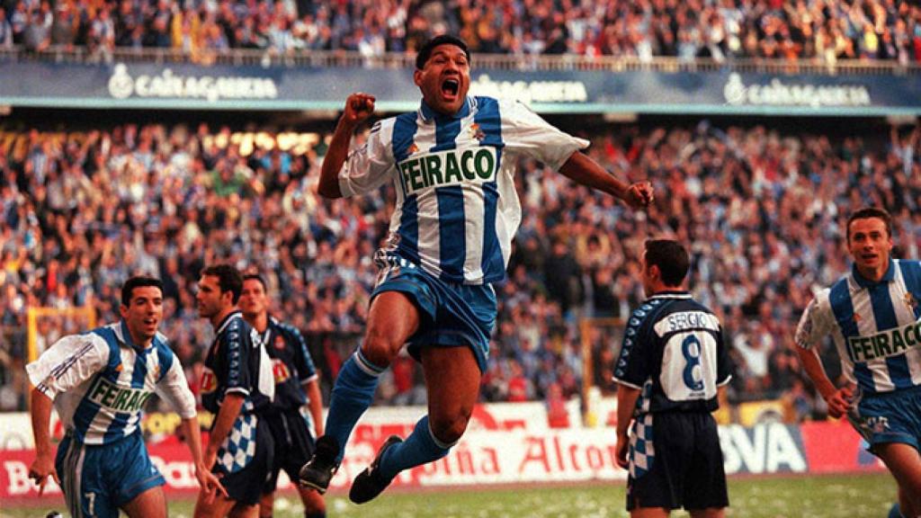 Donato celebra un gol con el Deportivo de la Coruña en Riazor.
