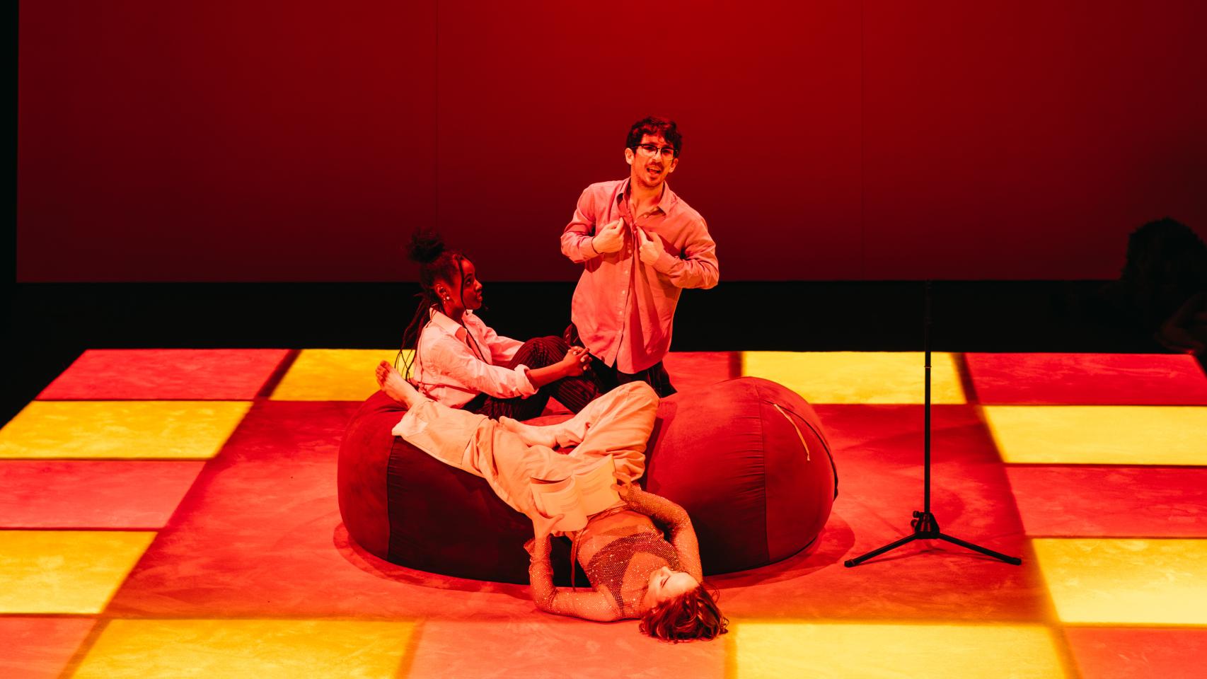 'Cristo está en Tinder', en el Teatro de la Abadía. Foto: Lucía Romero