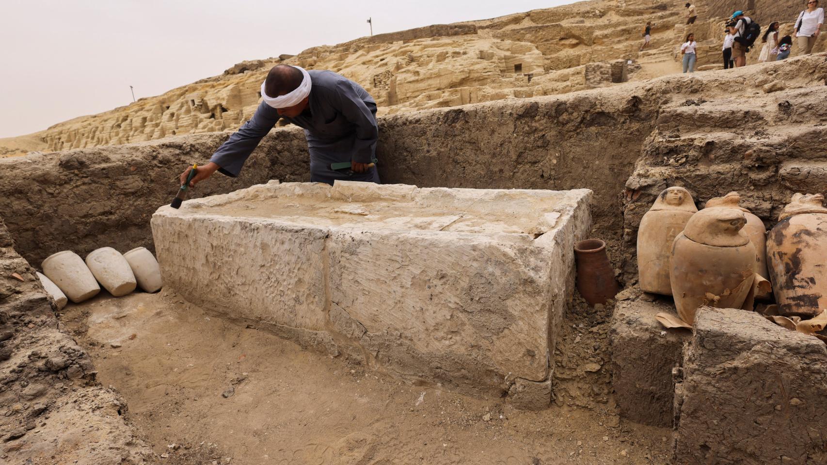 Una de las 'camillas' donde se habría desarrollado el proceso de momificación. Foto: Amr Abdallah Dalsh (Reuters)