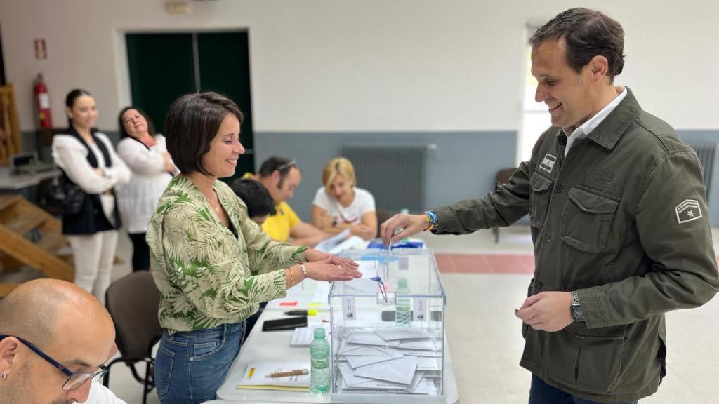 Conrado Íscar votando este 28 de mayo.