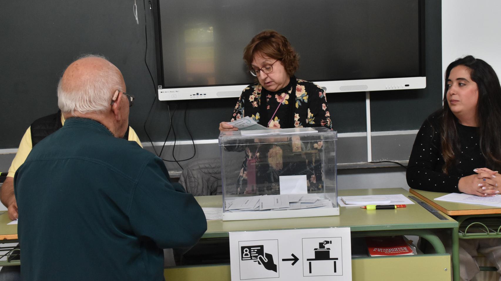 Votaciones en colegio electorales de Zamora