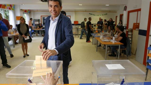 Carlos Mazón, votando este domingo en Alicante.