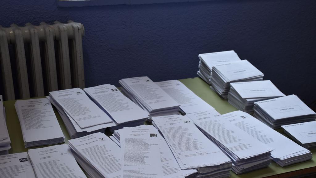 Papeletas en un colegio electoral