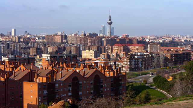 Vista de Madrid desde el Mirador Cerro del Tío Pío, en Puente de Vallecas (Madrid).