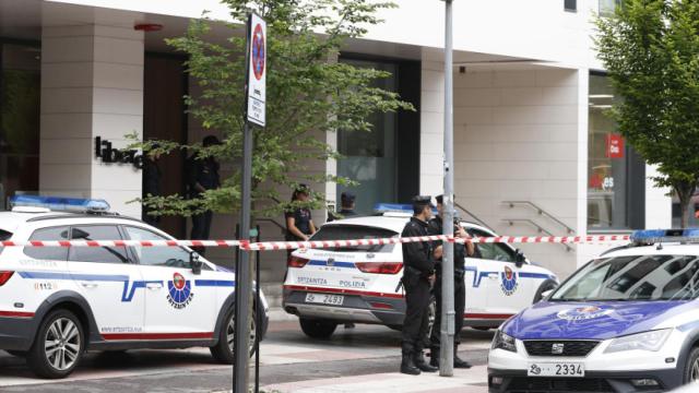 La Ertzaintza vigila el apartahotel de Vitoria donde encontraron muerta a una joven
