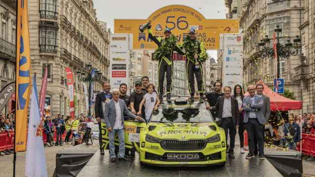 Cohete Suárez celebrando la victoria en Vigo.