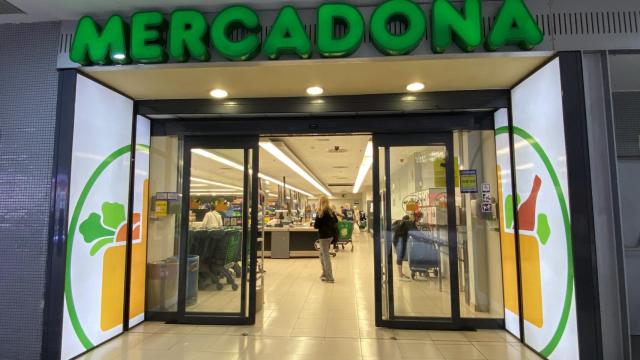 Puerta de acceso de Mercadona.