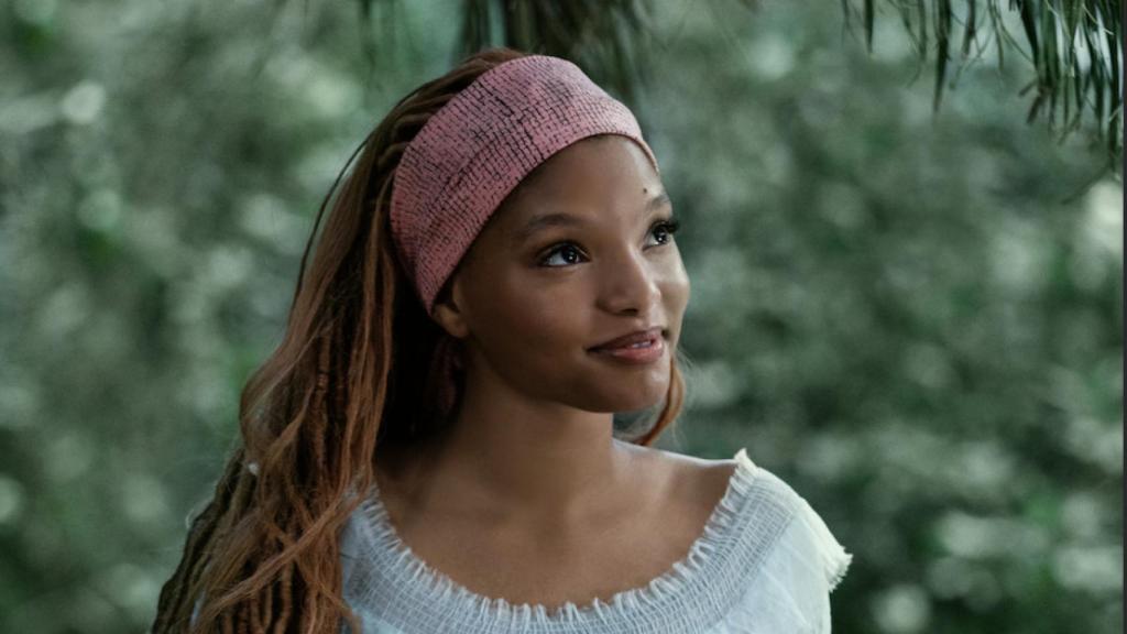 Halle Bailey como Ariel en 'La sirenita'.