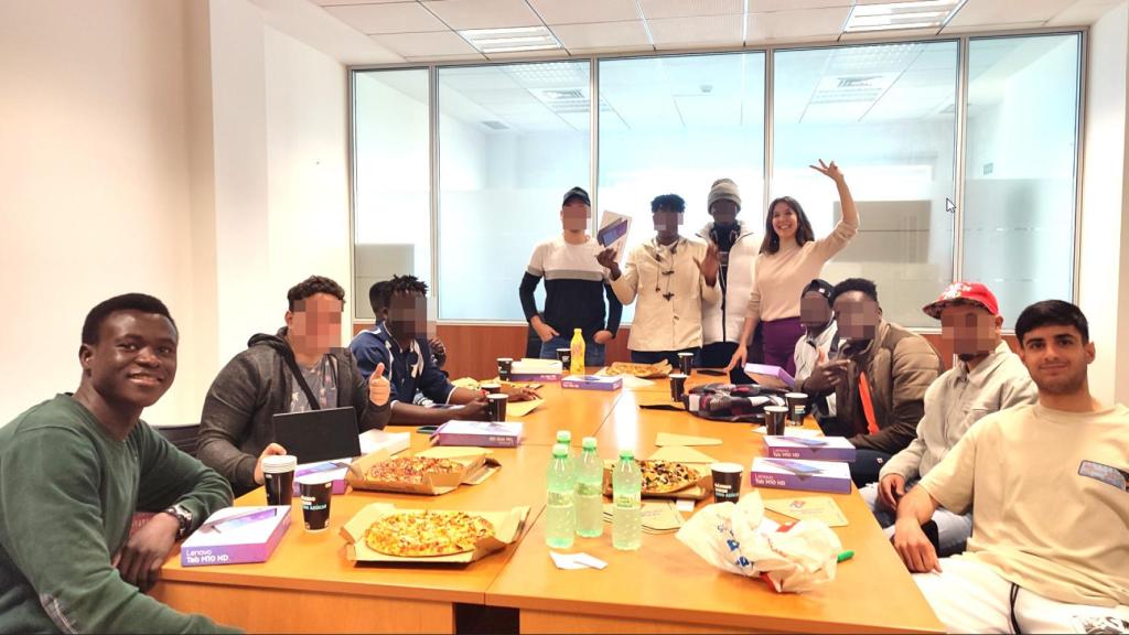 Foto de grupo del curso de CEAR dirigido por Clara Beltrán.