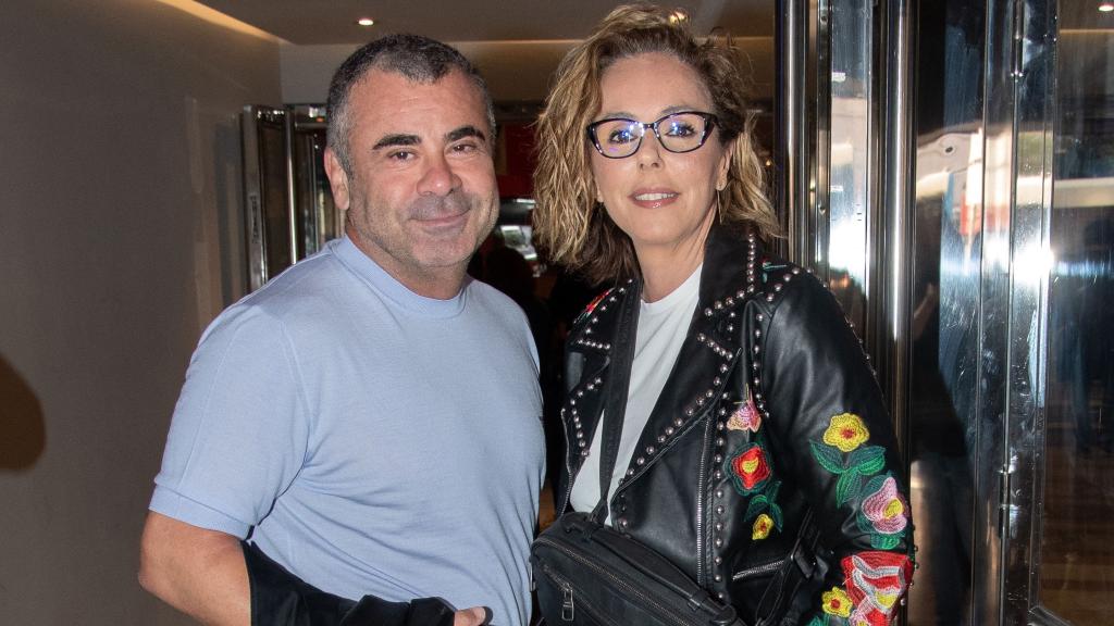 Jorge Javier Vázquez junto a Rocío Carrasco, a las puertas del musical 'Aladdin', en plena Gran Vía, el pasado jueves 25.