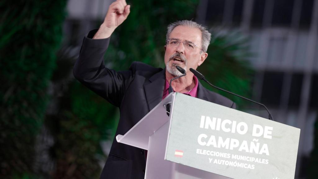 Flores interviene en un acto de campaña.