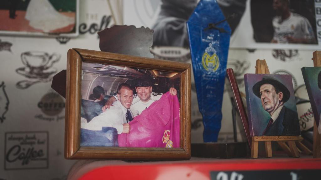 Toñín, con el jugador David Beckham.